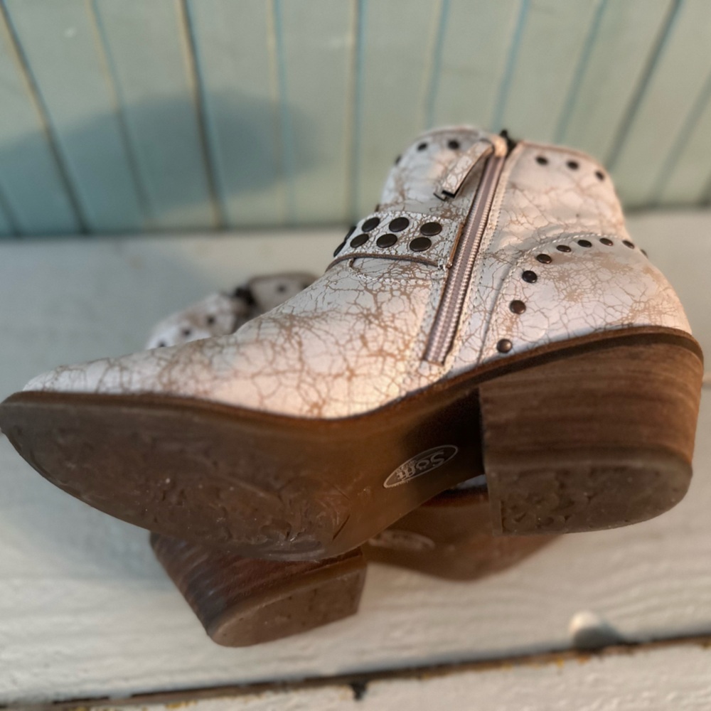Söfft Allene II Bootie (Women) IVORY, Size 7M - Picture 7 of 8